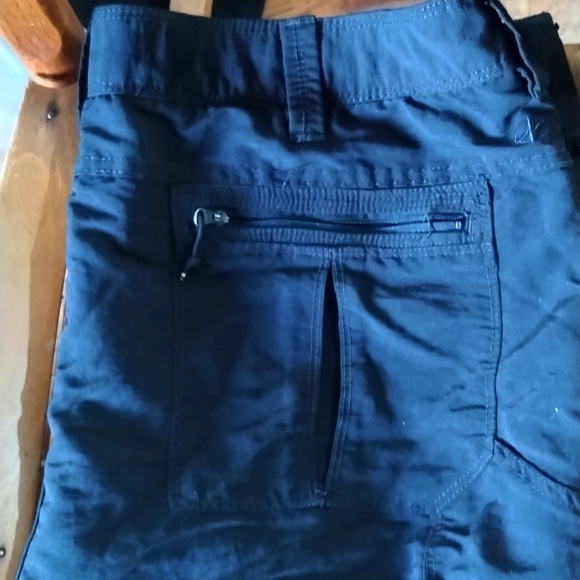 NordicTrack shorts zip up side pockets. - Picture 4 of 4